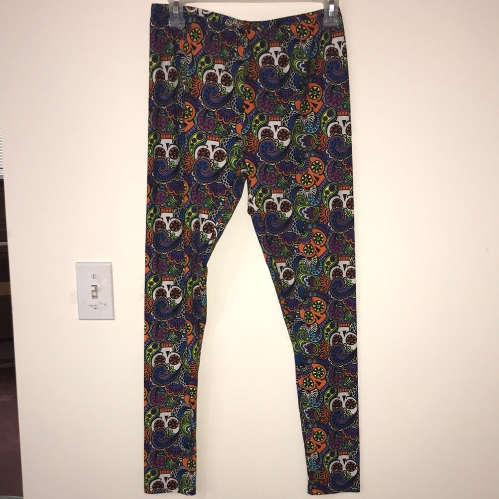 Bobbie Brooks woman’s stretch leggings with elastic waist.